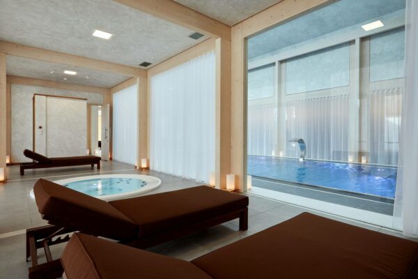 tschechien-ayurveda-hotel-resort-svata-katerina-pool